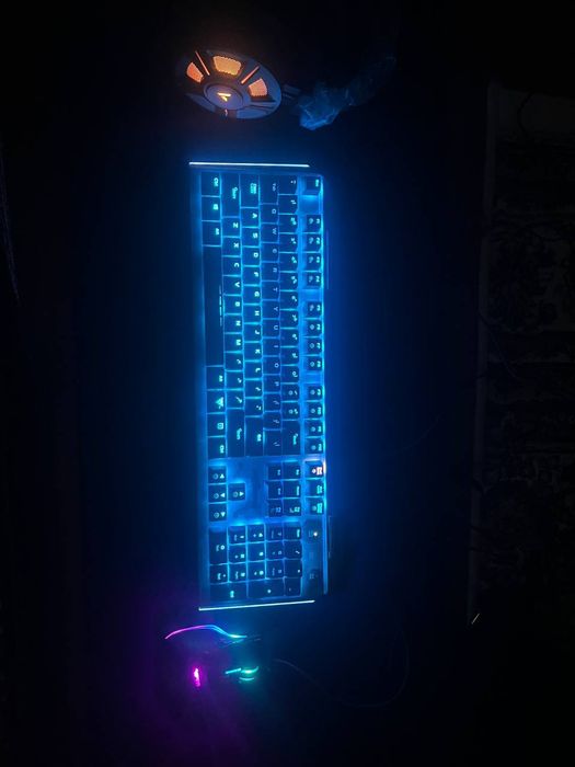 Kilavyatura mishka naushnik 3tasibirda sotaman holayi yangi