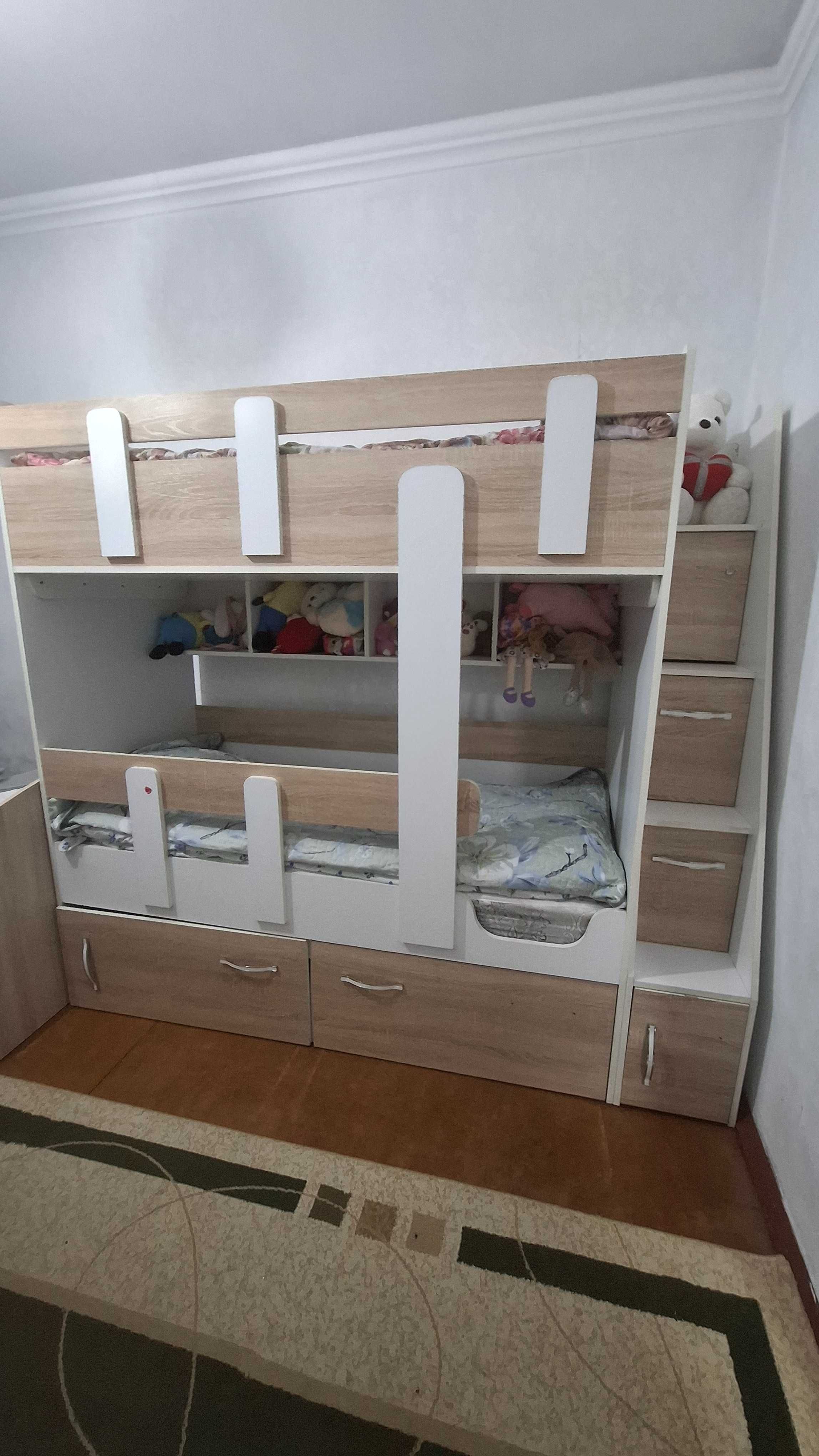 Продам двухярусную кровать
