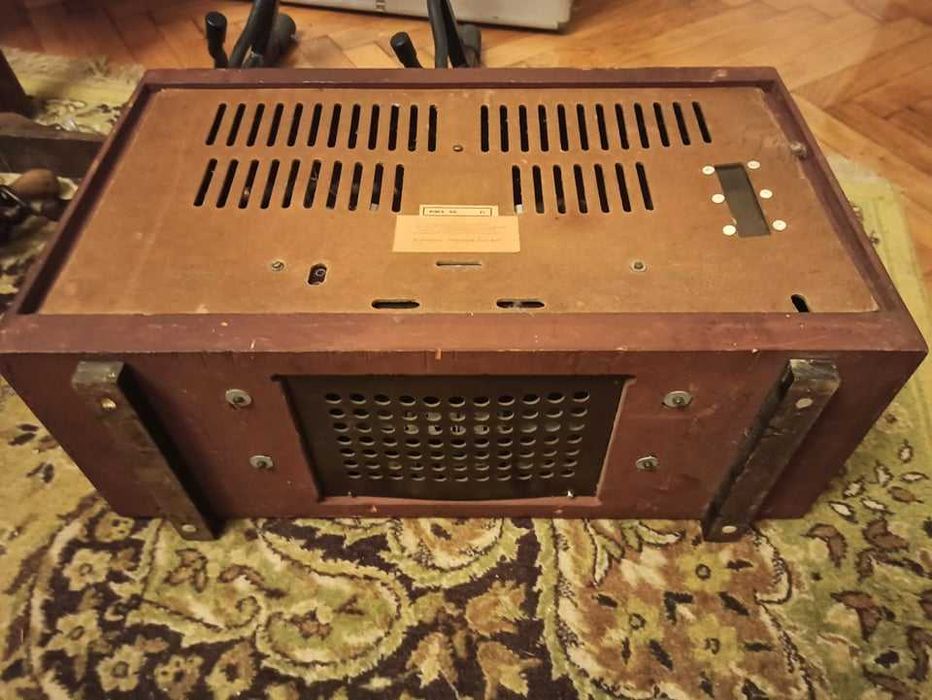 Radio vechi R 946 FA - pe lampi - de colectie - Fabricat in Ungaria