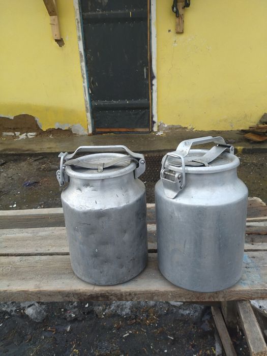 Продаются Бидоны 10л