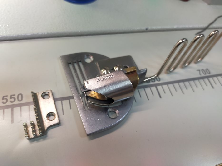 Продам лапку окантователь для швейной машинки