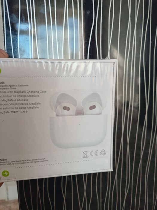 Новый наушники айфон. 3000 тенге