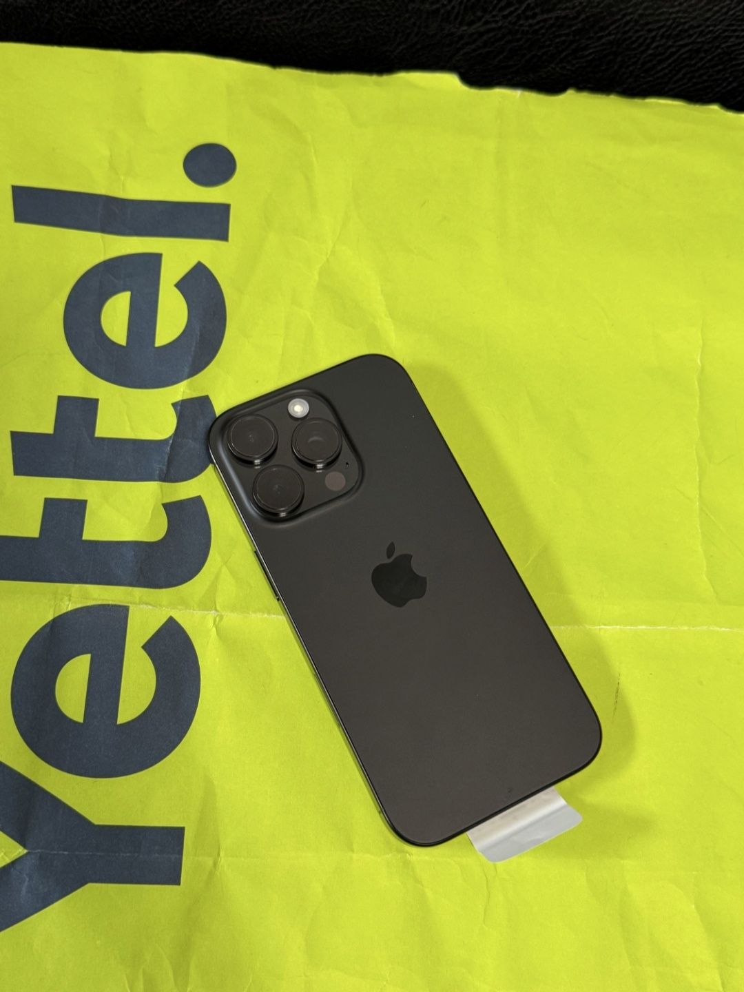 НЕАКТИВИРАН 256GB iPhone 16 Pro Yettel Гаранция 2028г. Black Titanium