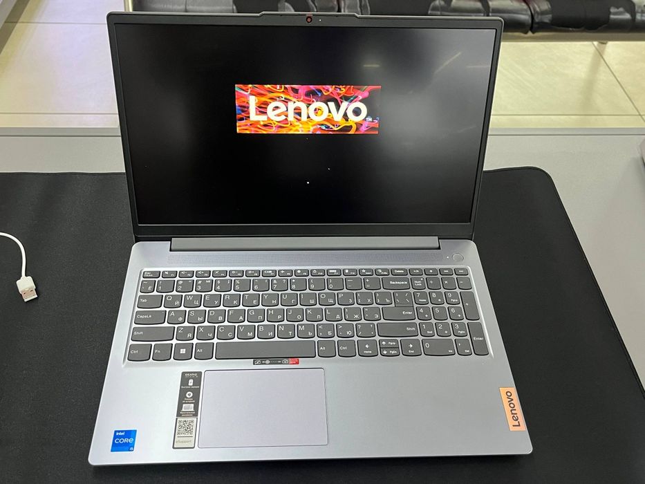 Ноутбук Lenovo i5-1335U 8/512gb Turbo 4.60ghz + сумка, коврик, 2 мышки