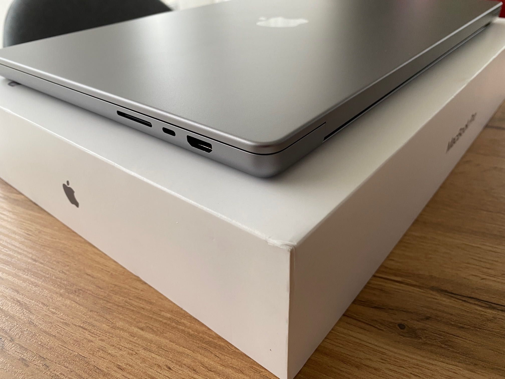 MacBook Pro 16" M1 MAX 10-Core CPU, 32-Core GPU, 32GB RAM, 1TB SSD