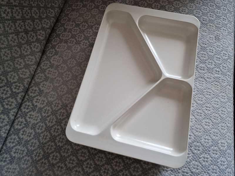 Комплект 6 бр. таблички за храна с три отделения от Германия