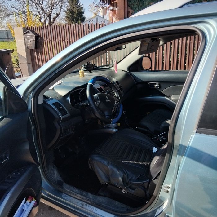 Vand sau schimb tot cu suv Mitsubishi othlande motor 2.0 140 cp