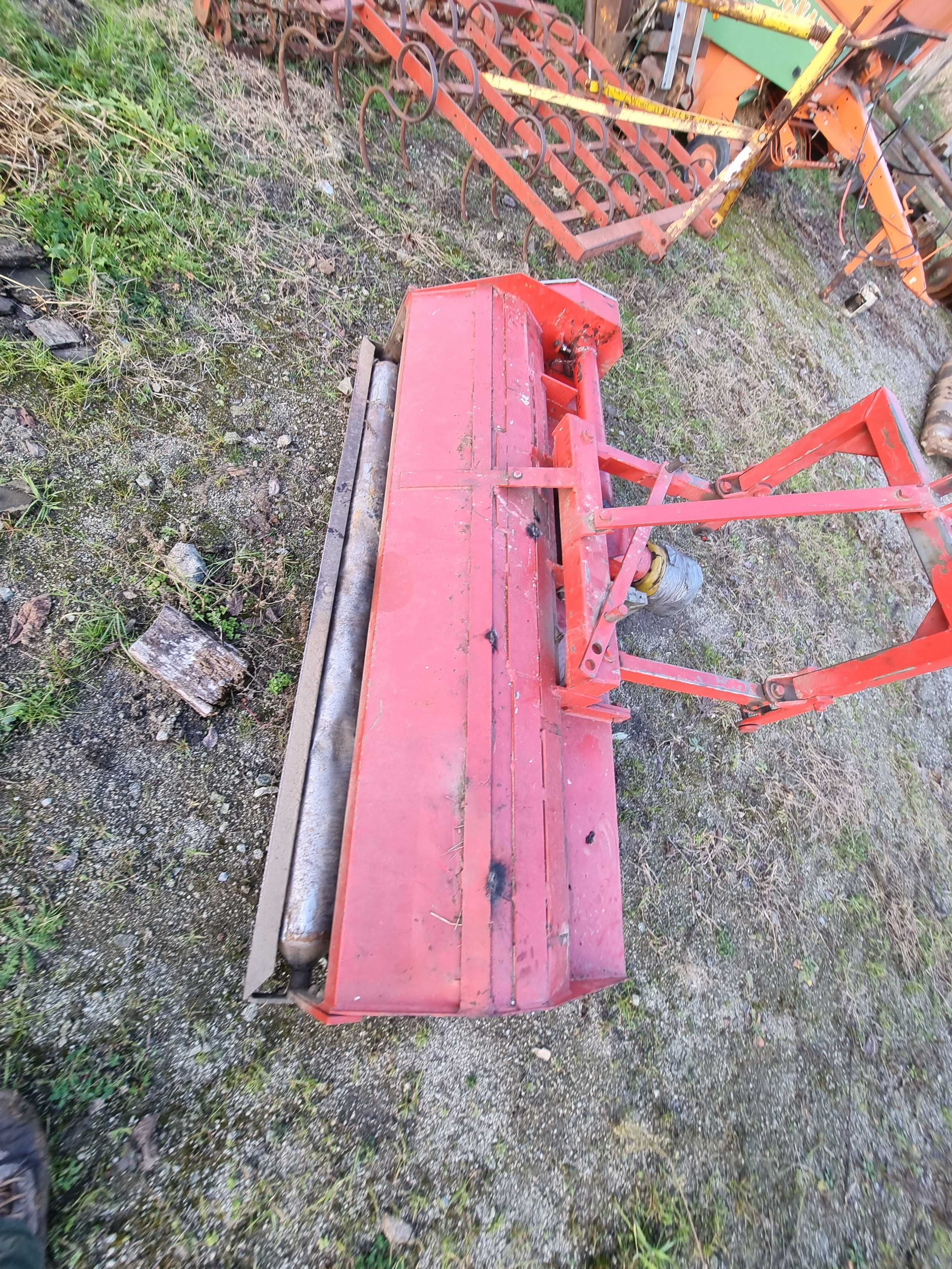 Tocatoare resturi vegetale 1.9 m Agrimaster cu tavalug cutite y bune