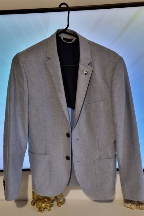 Costum slim fit  pt  barbati + cadouri