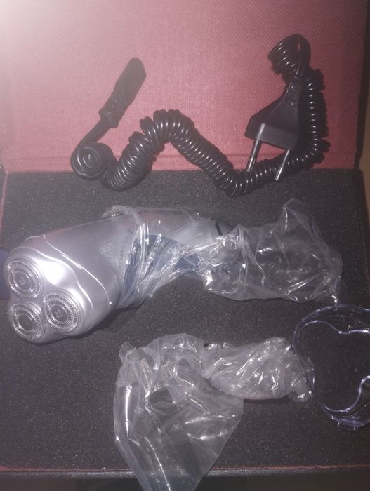 Aparat de bărbierit Remington INOX cu 3 capete