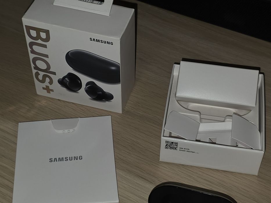 Слушалки Samsung galaxy buds+