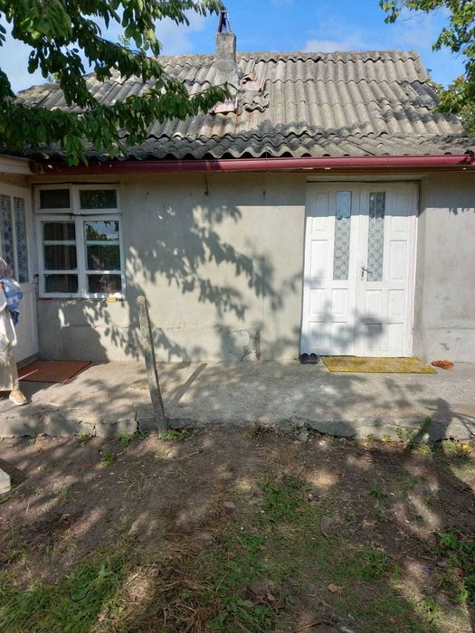 Vand casa si teren in Husi