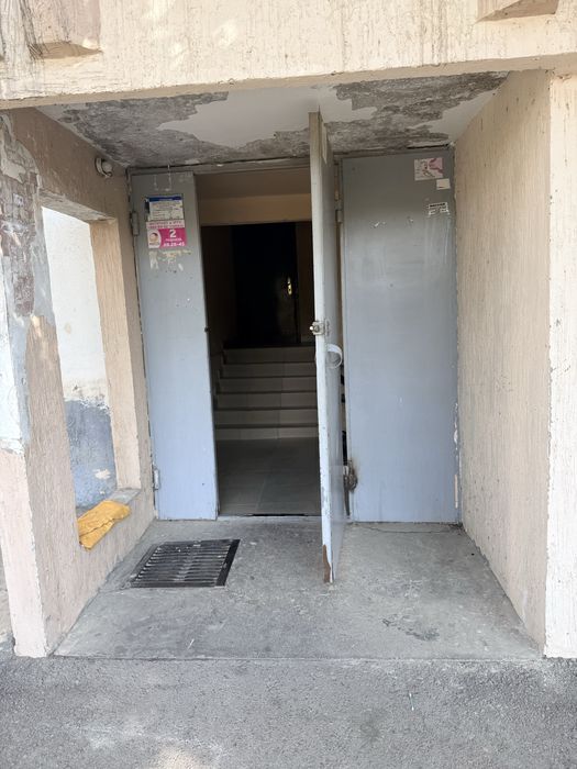 Подьездная дверь б/у