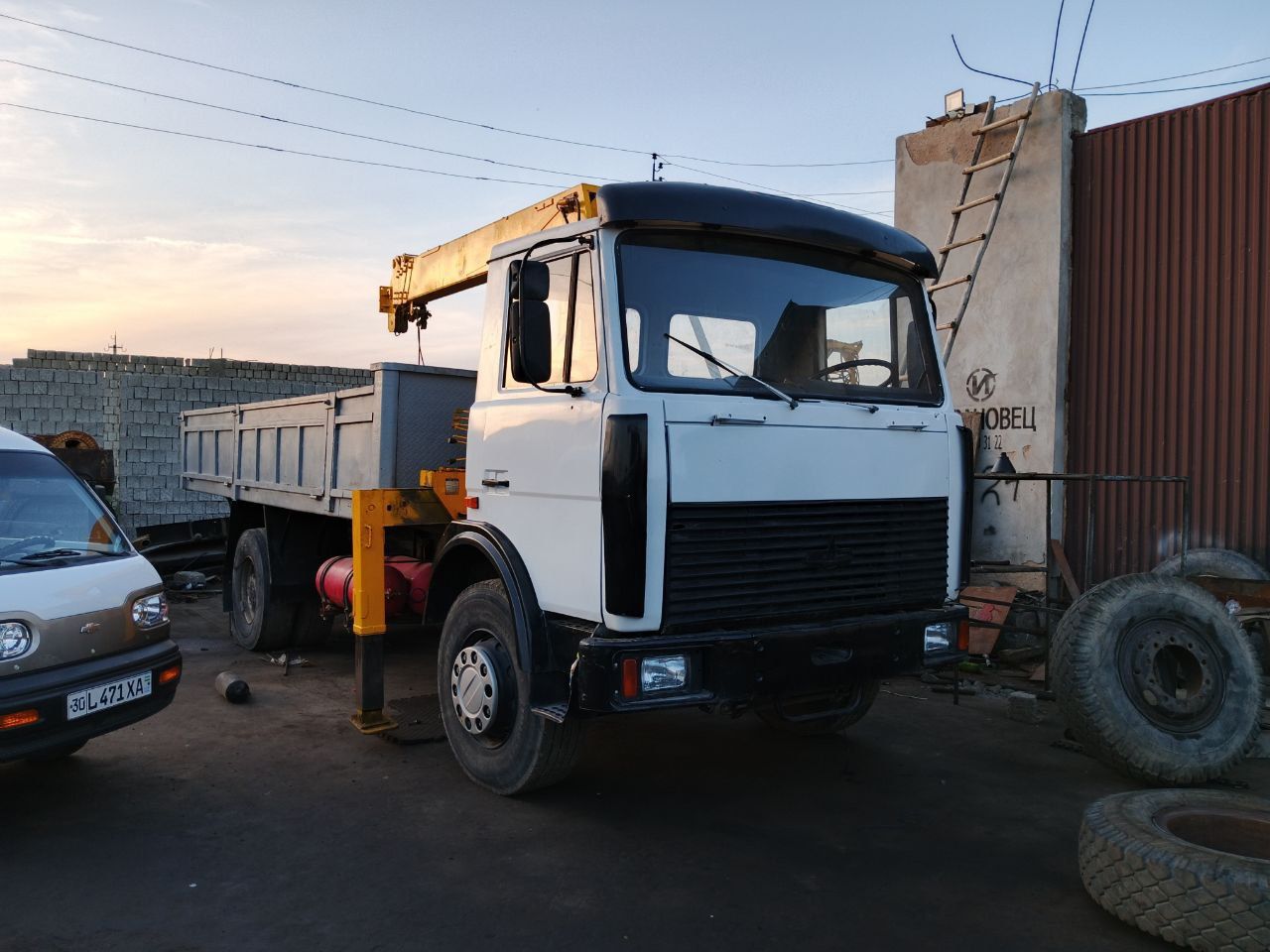 Manipulyator ustanovka sotiladi 4 t 16 m