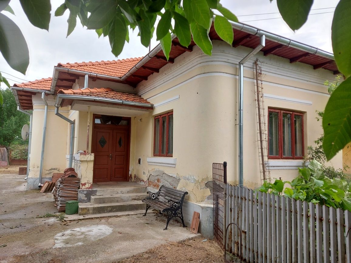 Vand casa 95mp cu teren 2280mp in Ionesti, Valcea,toate utilitatile