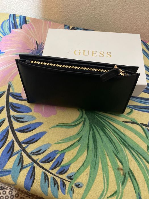 Дамско портмоне на марката Гес