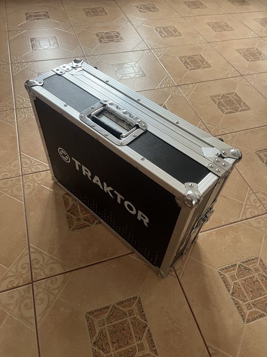 Traktor S5 / Flight case / Consola Dj / Pioneer