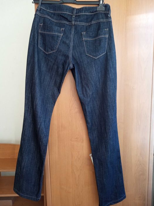 Blugi benetton , albastru indigo marimea M