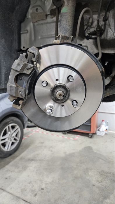 Toyota Yaris 1.4D Автомат + CarPlay + 2 комплекта гуми