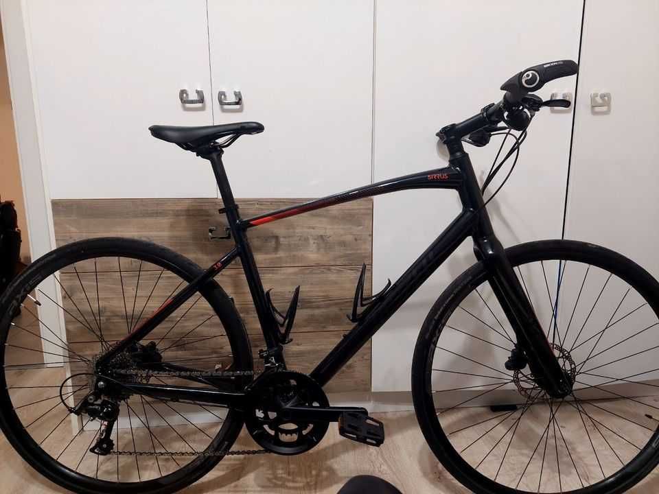 Specialized Sirrus 3.0 L размер с чисто нова рамка и крабонова вилка