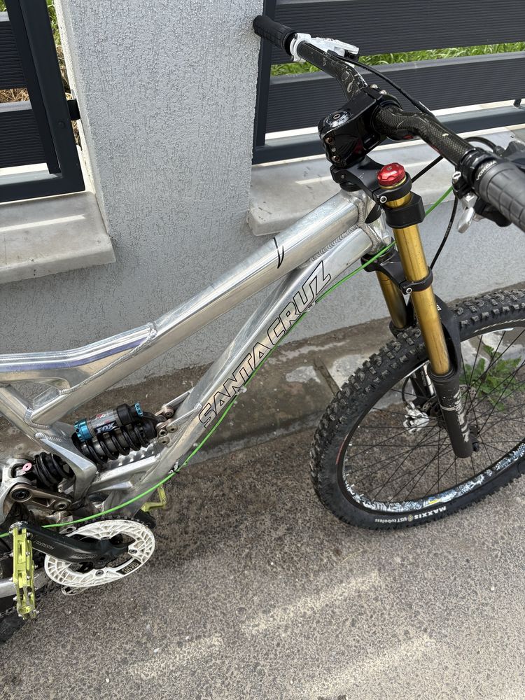 bicicleta Santa Cruz downhill