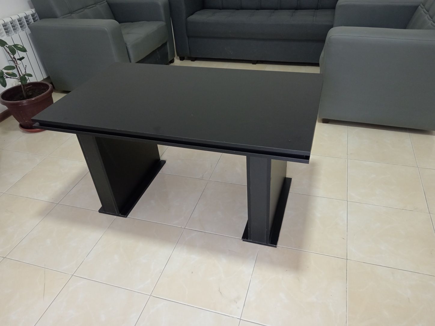 Ofis va magazin uchun divan sotiladi