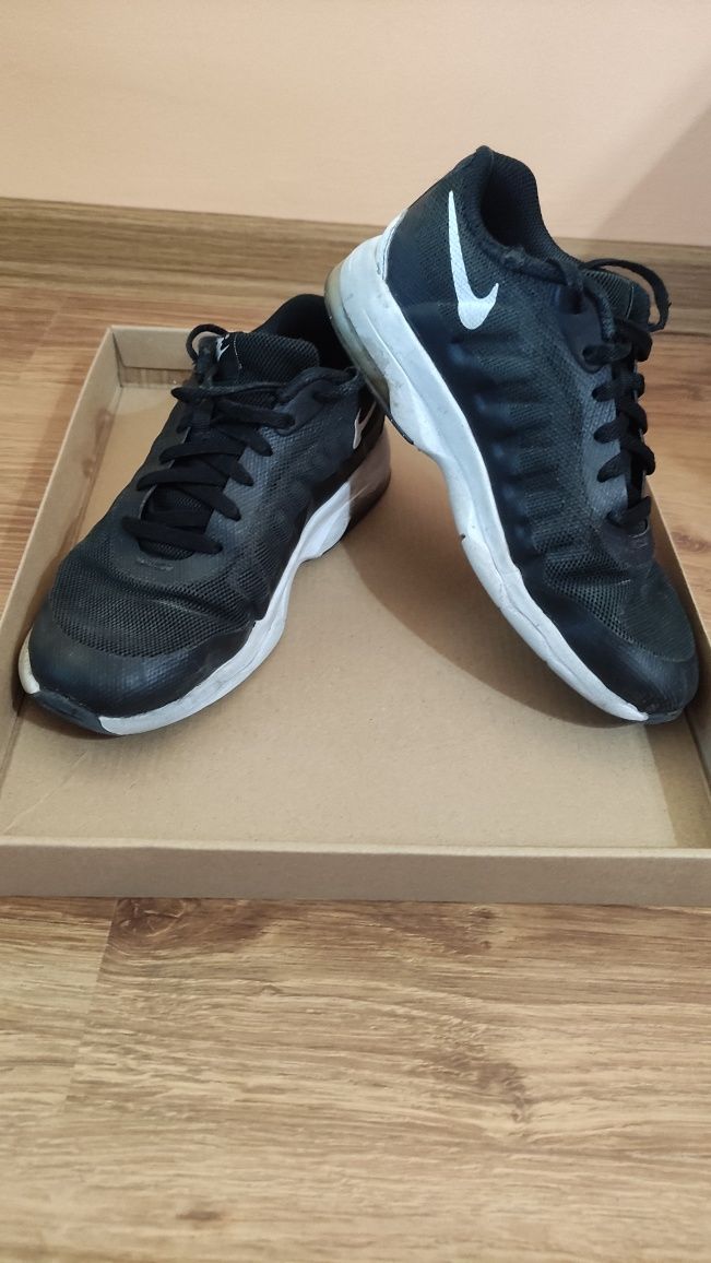 Nike маратонки за момче 34 номер