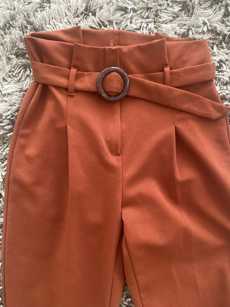 Pantaloni talie inalta