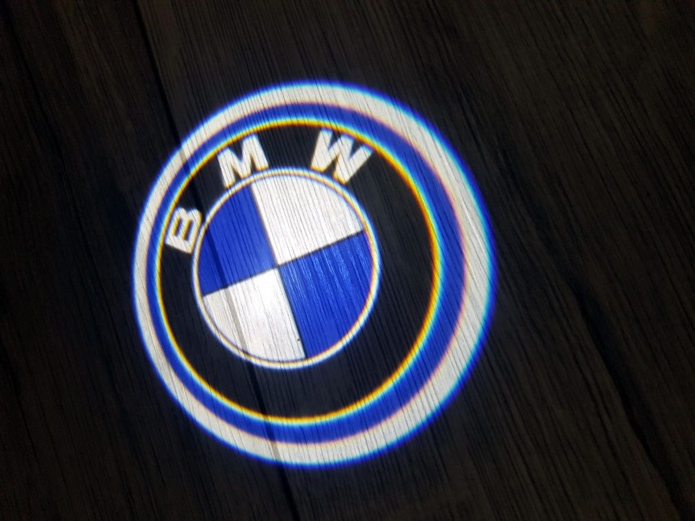 Set-2-Holograme-Led-Usi-Portiera-Logo-Sigla-BMW-E60-E90-F10-320-520-XD