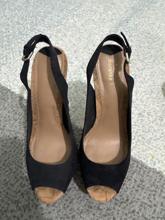 Sandale cu toc inalt