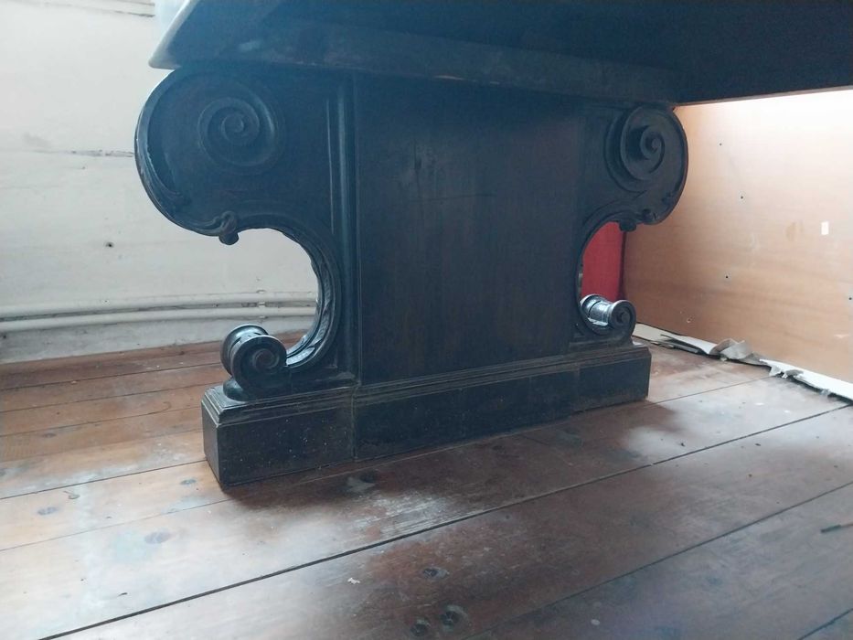 Masa stil florentin din nuc