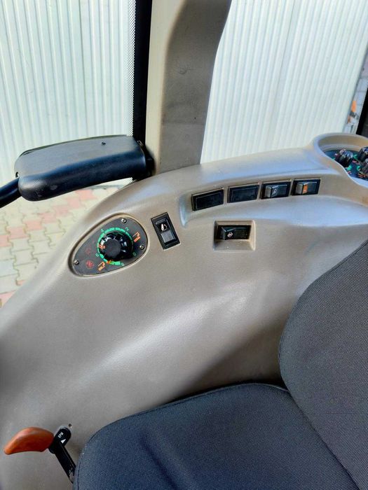 Tractor pentru vie viticol Case JX1070 V an 2007 4x4 72 CP 3.080 ore