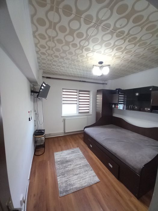 Apartament cu doua camere  zona foarte bună