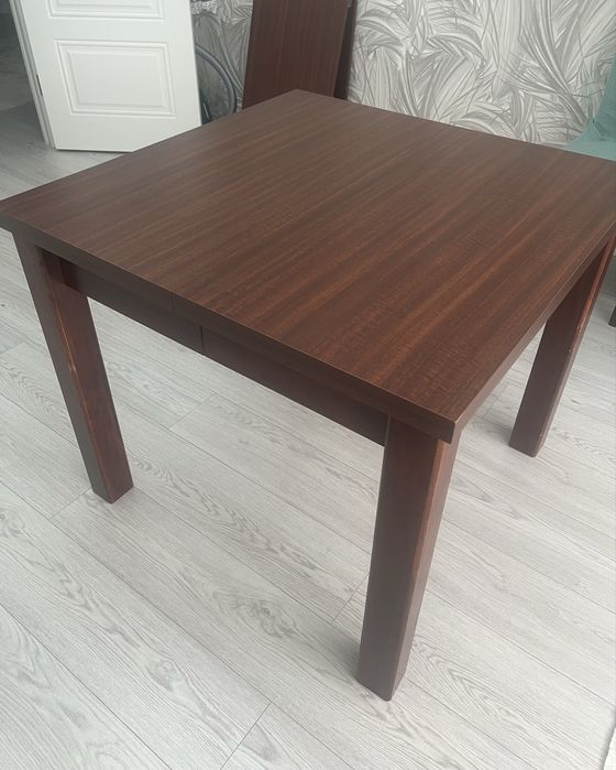 Продам стол обеденный