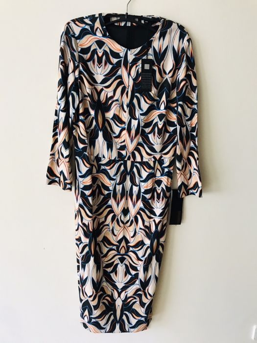 Нова рокля Roberto Cavalli с етикет за повод или офис