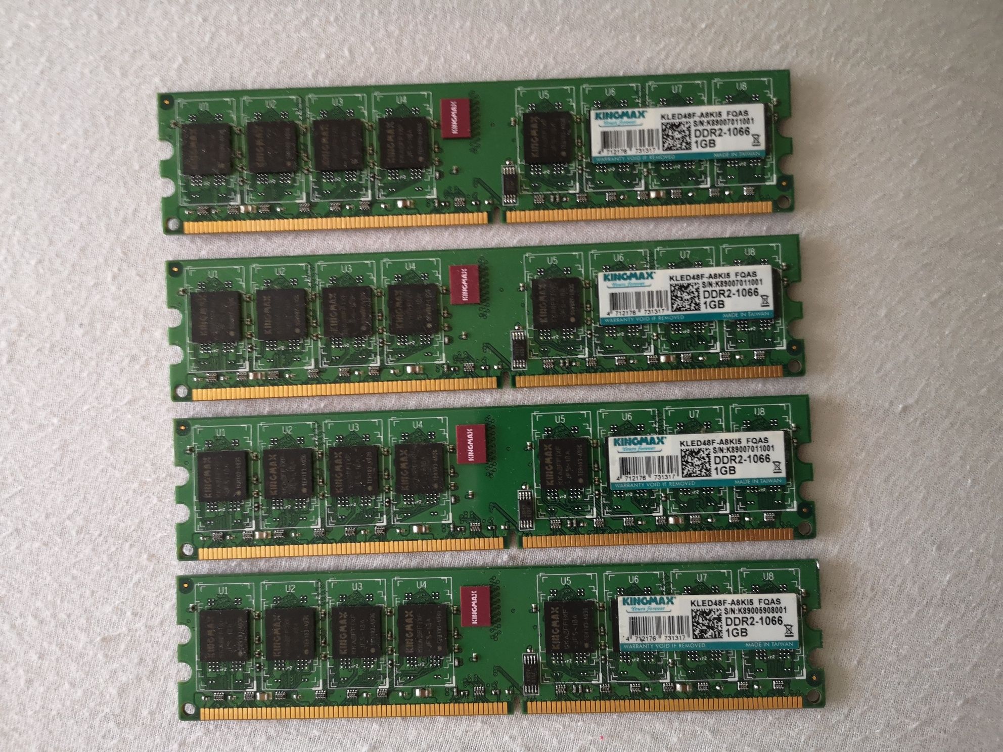 Vând memorii DDR 2 1066 1gb