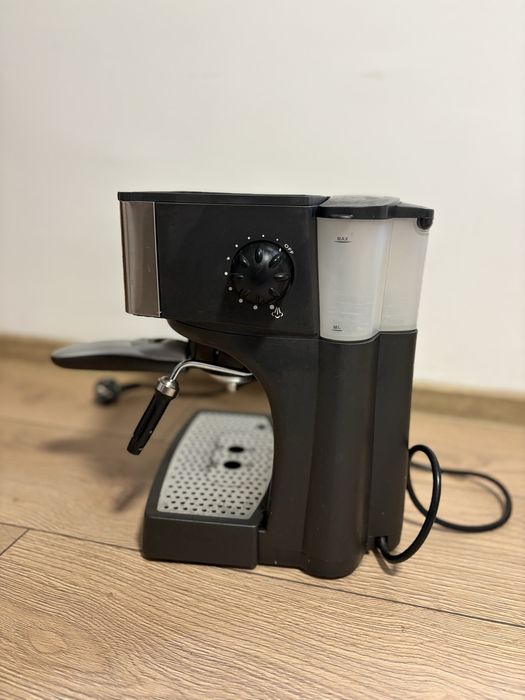 Vand 2 aparate de cafea