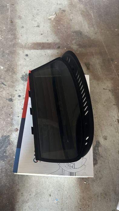 Продавам оригинална голяма навигация свалена от BMW E91