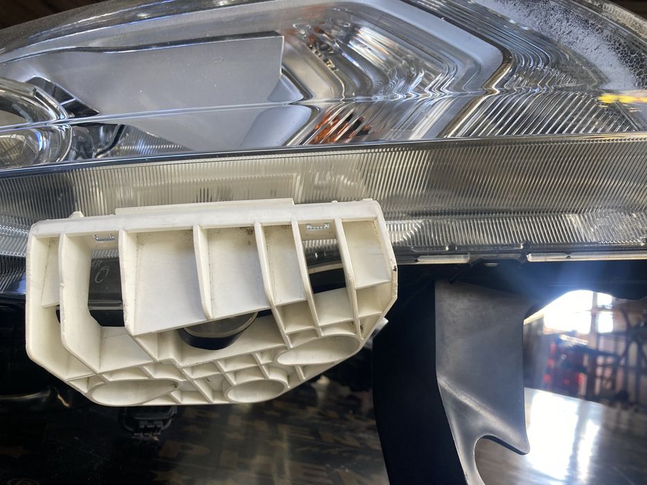 Nissan Navara 2017 година Led Фарове Лед Оборудвани