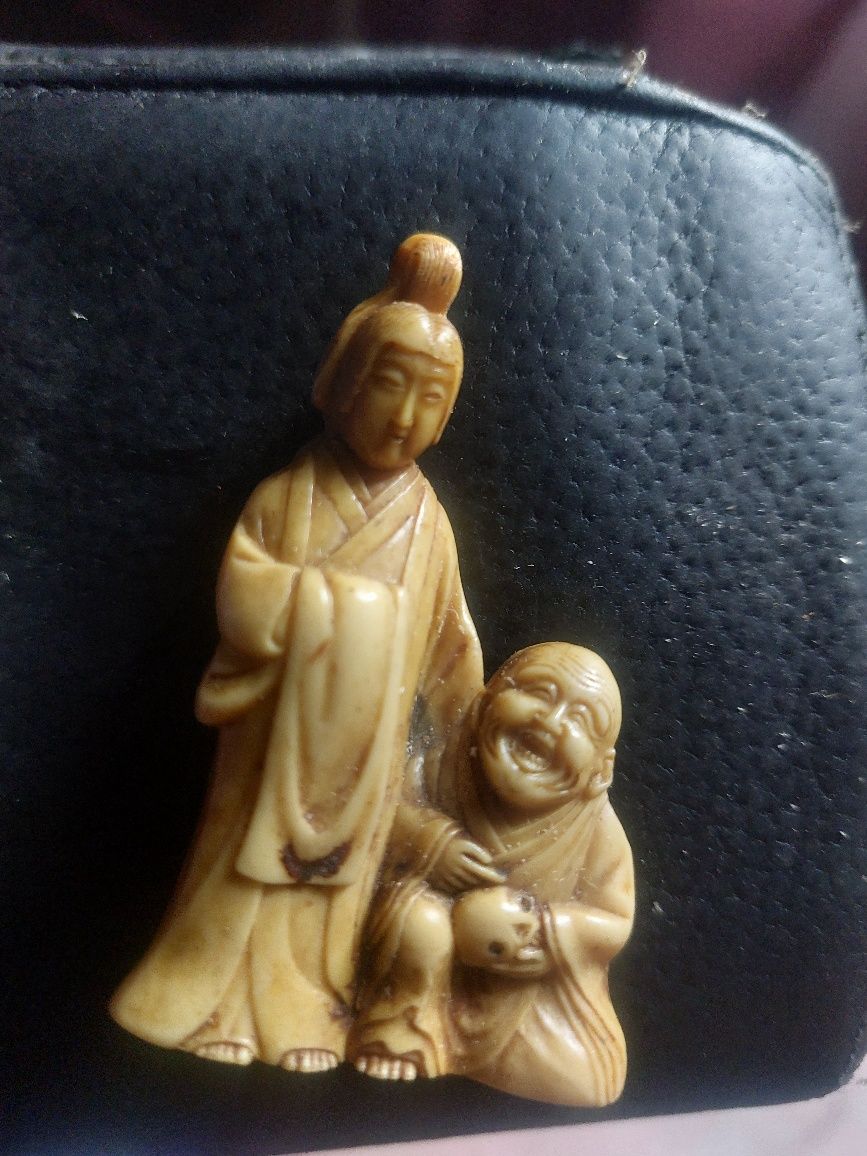 Mica statueta fildes