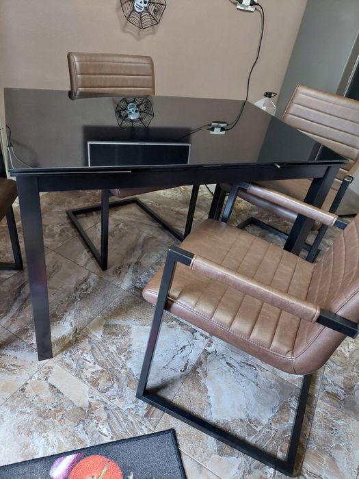 Masă sticlă termorezistentă + 4 scaune piele ecologică