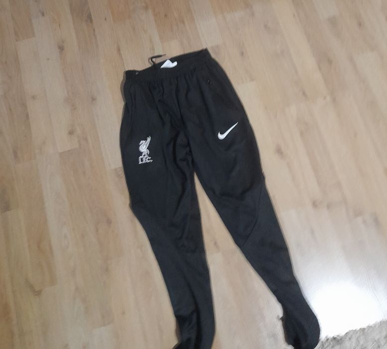 Tracksuit Liverpool vand sa dau la schimb msj pe olx