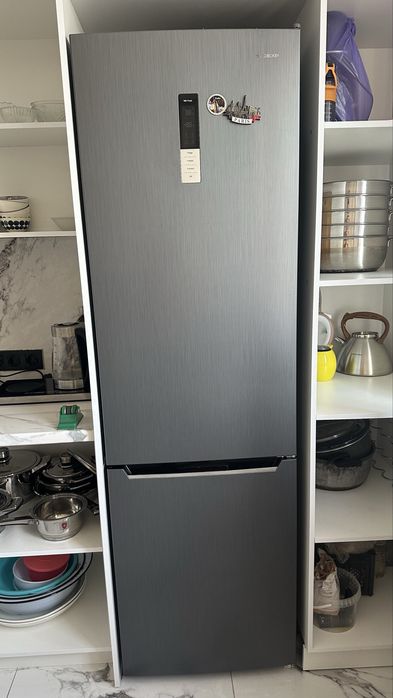 Холоделник б/у мочти новый