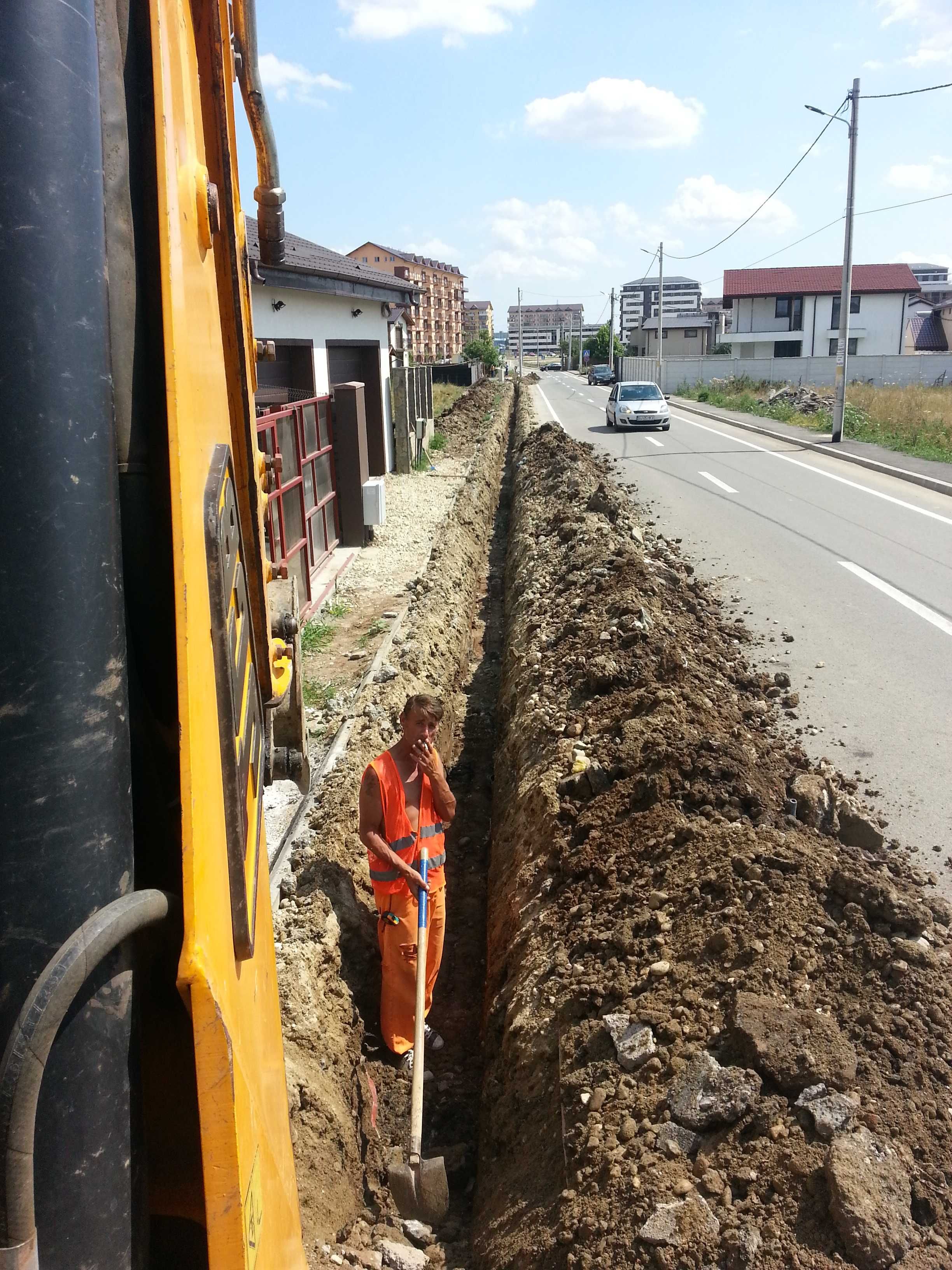 Excavatii, fundatii case, sant canalizare, fundatii blocuri, inchiriez