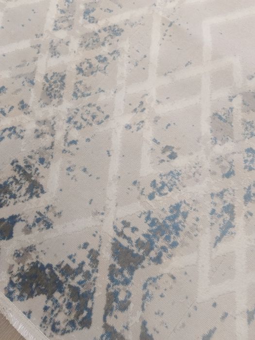 Продаётся ковер в отличном состоянии