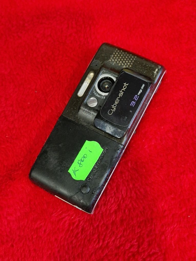 Telefon K800i  cu butoane cu incarcator