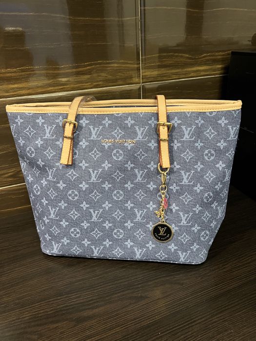 Geantă Louis Vuitton albastră din material textil cu imprimeu monogram
