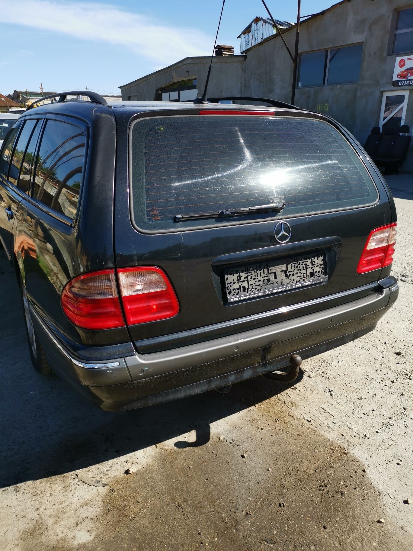 Dezmembrez Mercedes E class w210