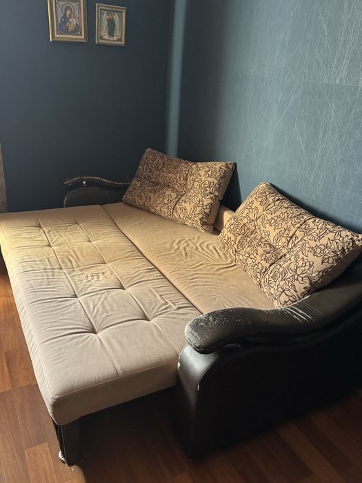 Диван-тахта с ящиками для хранения в разобранном виде