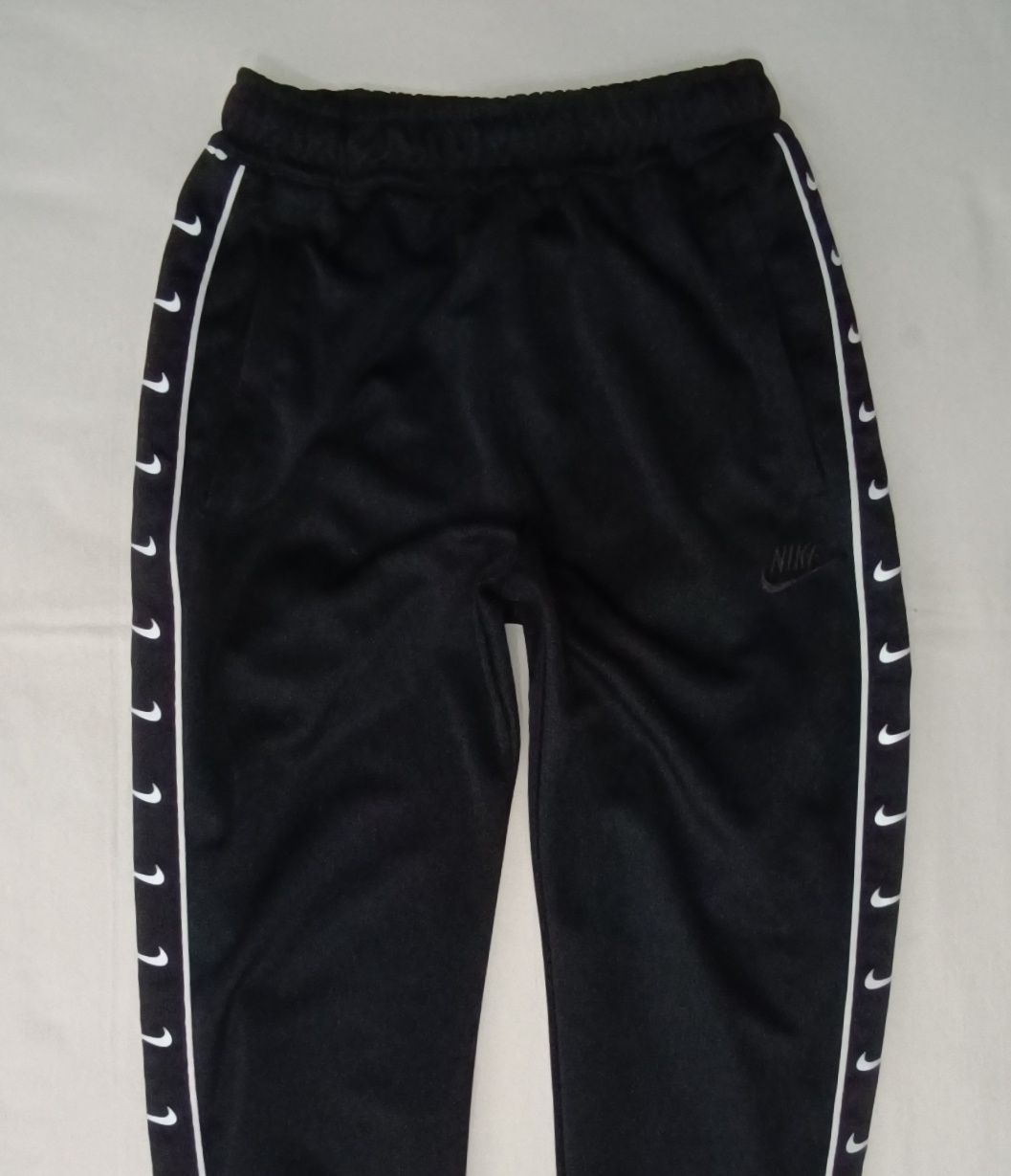 Nike Sportswear Repeat Pants оригинално долнище S Найк спорт долница